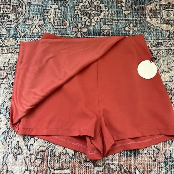NWT Milk & Honey Rust Overlap Shorts Size Large - Picture 3 of 10